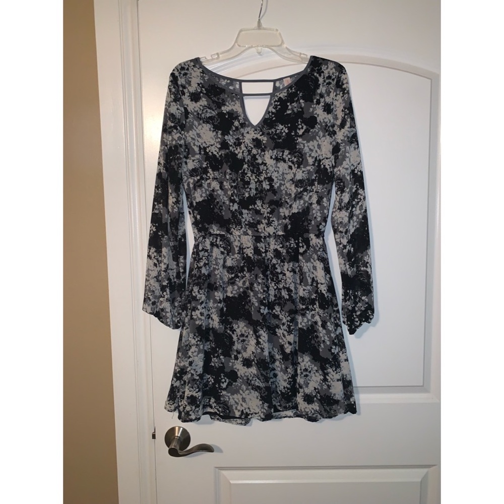 Long sleeve pattern flattering dress